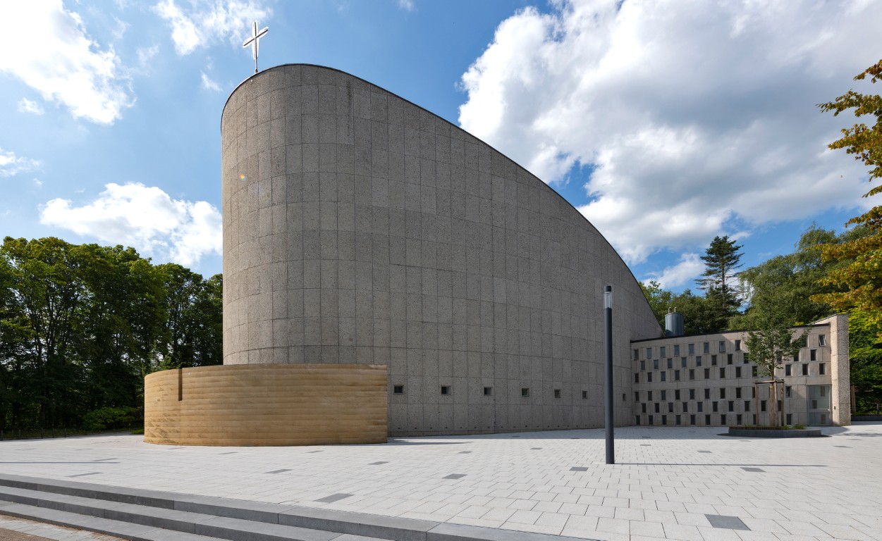 KANN-Vorplatz (Mittel).jpg